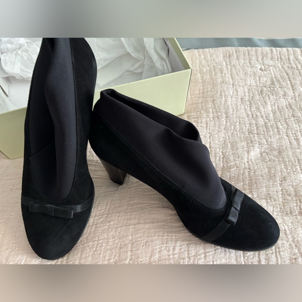 Elegant Black Women's Shoes from Paris!
